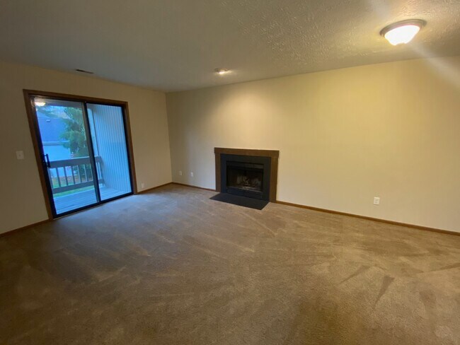 Foto del edificio - 5300 Darlington Rd