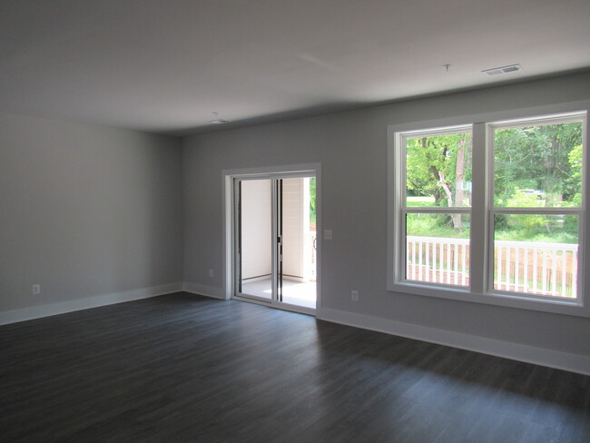Building Photo - 624 Noush Ct
