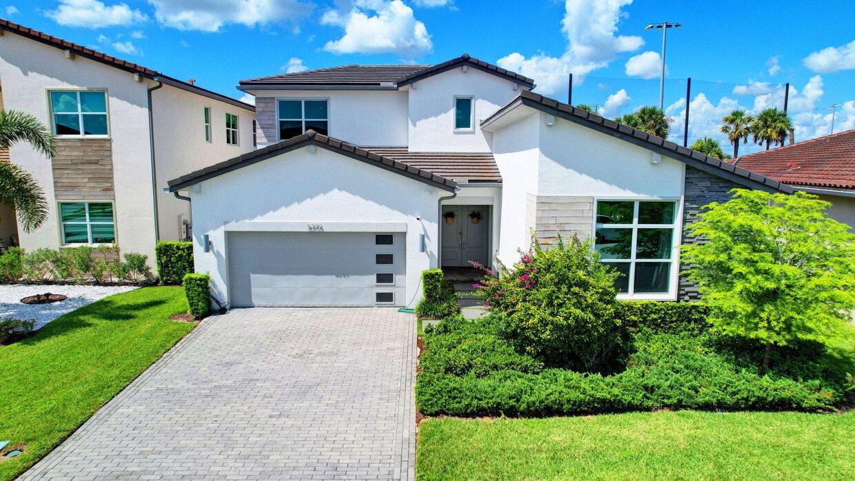 Foto principal - 5209 Beland Dr