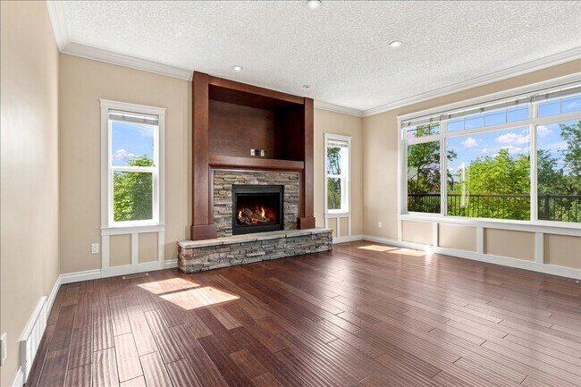 Photo du bâtiment - 9335 Lakeshore Ct