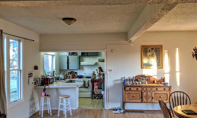 Building Photo - Spacious 3 Bedroom Home Coming Available in September!