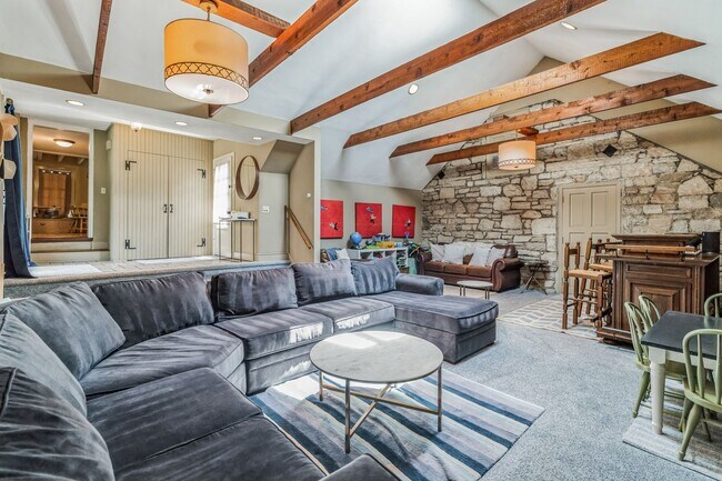 Foto del edificio - Unique opportunity: Rental of a historical...