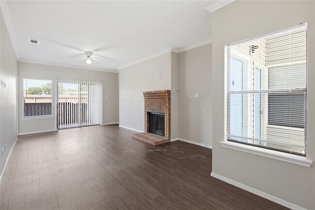 Foto del edificio - 2405 W Slaughter Ln