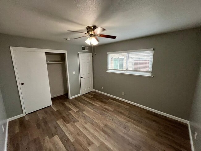 Building Photo - 3384 E Sierra Madre Ave