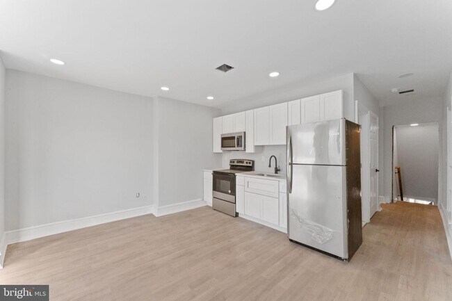 Foto del edificio - 7703 Ridge Ave