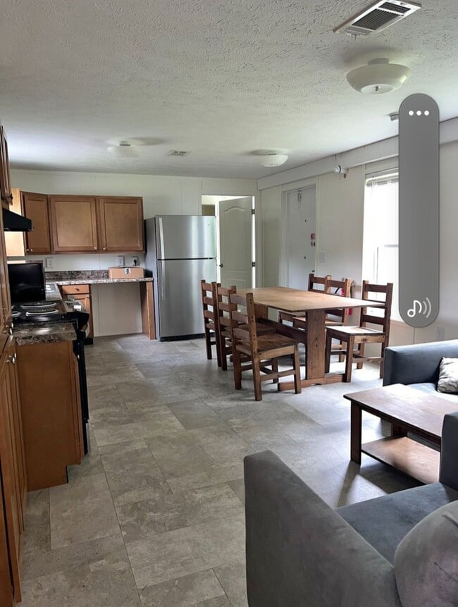 Building Photo - Earls Lot # 7