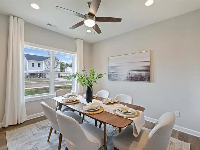 Foto del edificio - 9416 Lawing School Rd