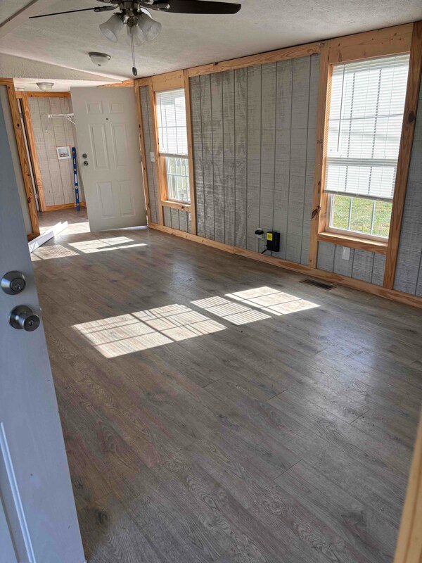 Foto del edificio - 86 Young Branch Rd