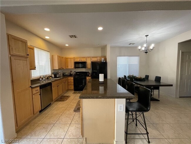 Foto del edificio - 2470 Denholme St