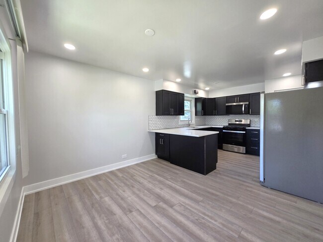 Building Photo - 1002 E Callero Cir