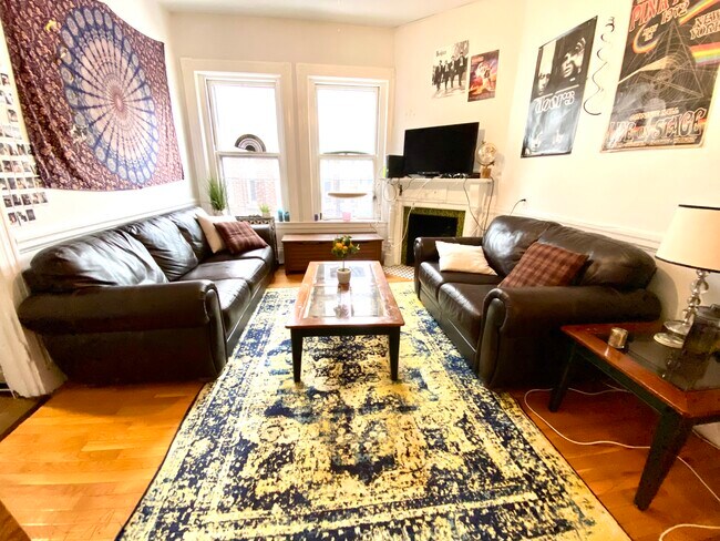 Foto del edificio - 73 Westland Ave