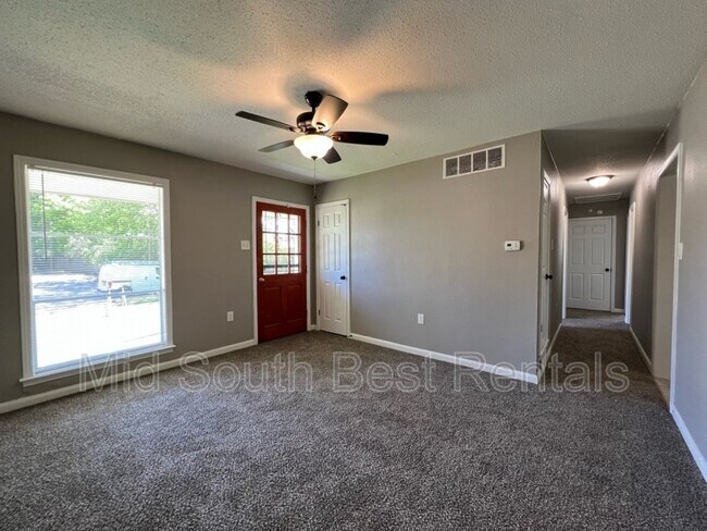 Foto del edificio - 4295 Shadcrest Cove