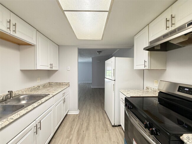 Building Photo - 11545 Beechnut St