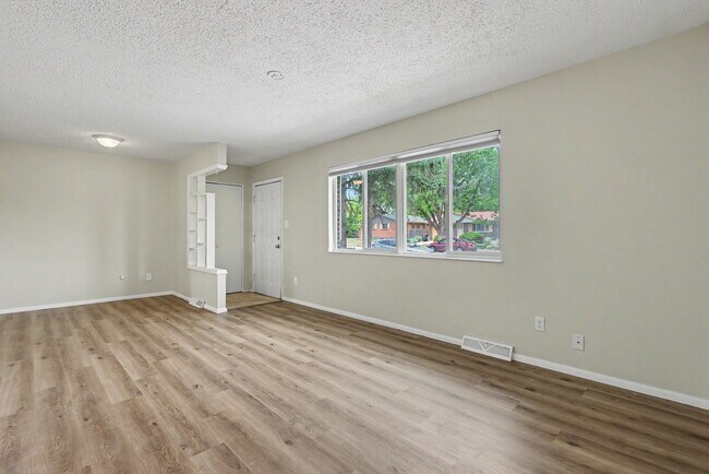 Foto del edificio - 1731 Auburn Dr