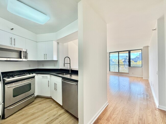 Building Photo - 25 Forest St