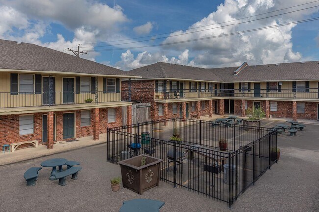Foto del edificio - 6750 Harry Dr