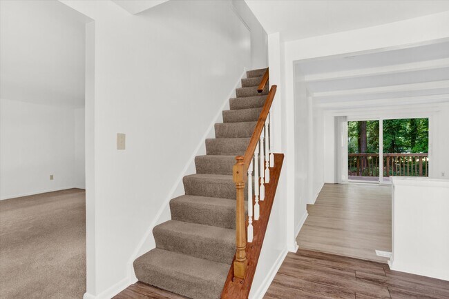 Building Photo - 634 Bay Green Dr