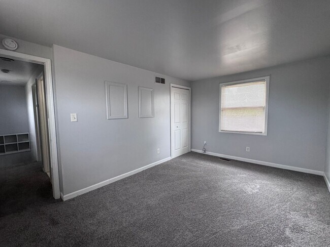Building Photo - 13919 Frazho Rd