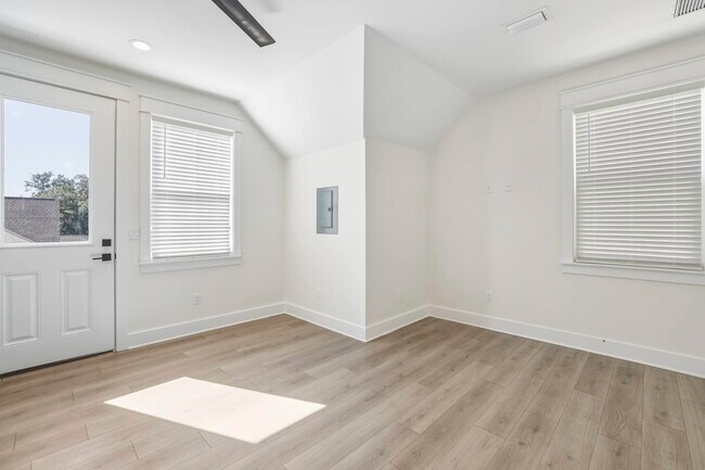 Foto del edificio - 4056 Biltmore Ave