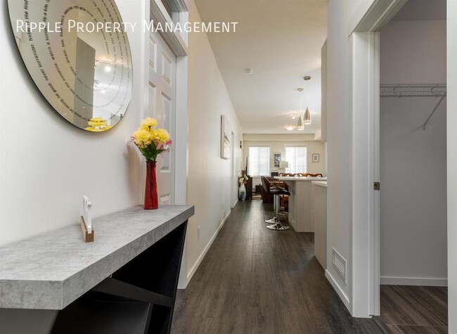 Photo du bâtiment - FIRST MONTH FREE! INCREDIBLE 2 BEDS/2 BATH...