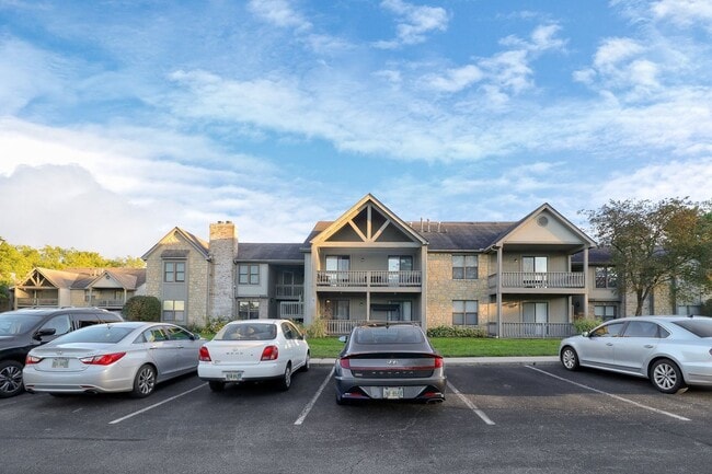 Building Photo - Beautifully Up0dated 1-bedroom, 1-bathroom...