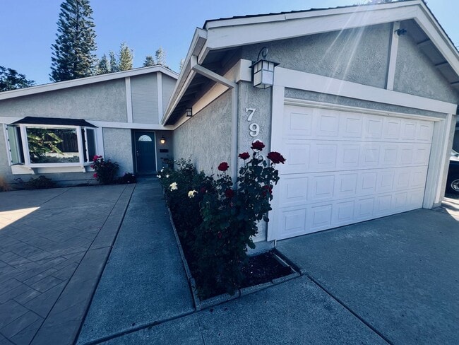 Building Photo - Stunning 2-Bedroom, 2-Bathroom Home in Pri...