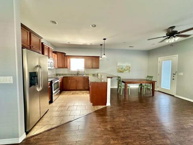 Foto del edificio - 240 Water Oaks Loop