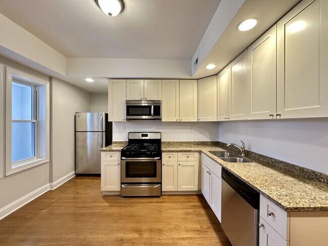 Foto del edificio - 3050 N Milwaukee Ave