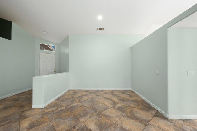Building Photo - 79783 Independence Way