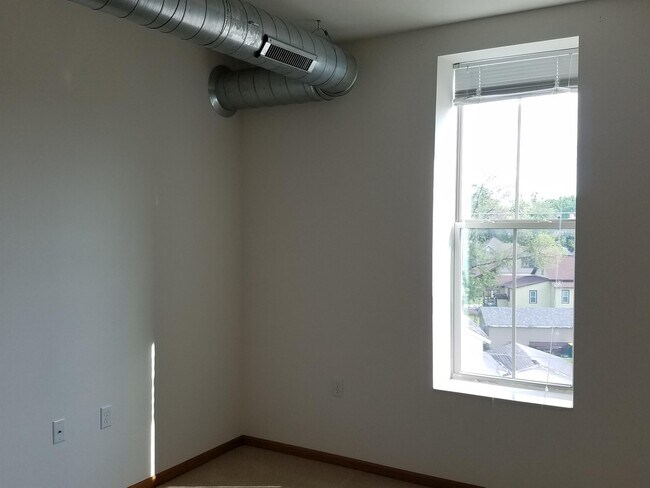 Building Photo - 401 W Fulton St