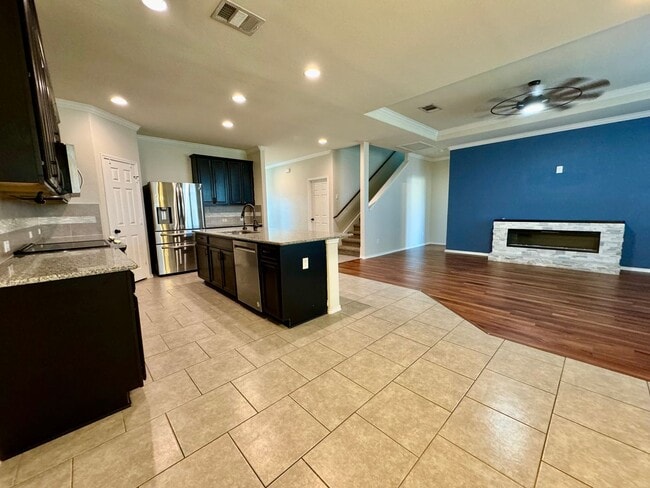 Building Photo - AVAILABLE NOW!