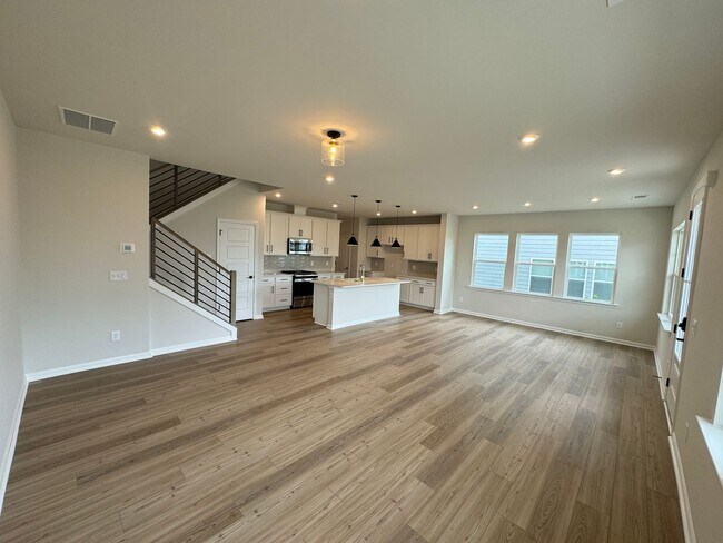 Building Photo - Built in 2024 End Unit with very convenien...