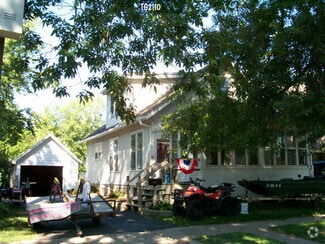 Building Photo - 517 Squires Ave