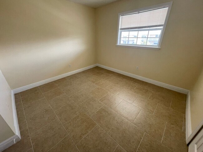 Foto del edificio - 2 Bedroom/1 Bathroom 2nd floor Condo at Pa...