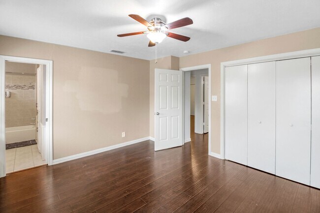 Foto del edificio - 2425 Lakeview Cir