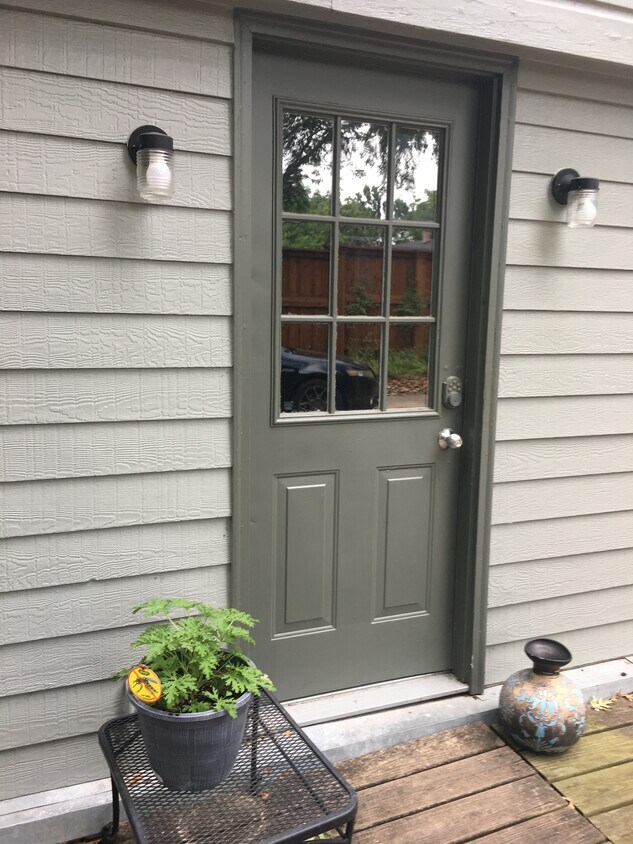 Entry - 205 N College St