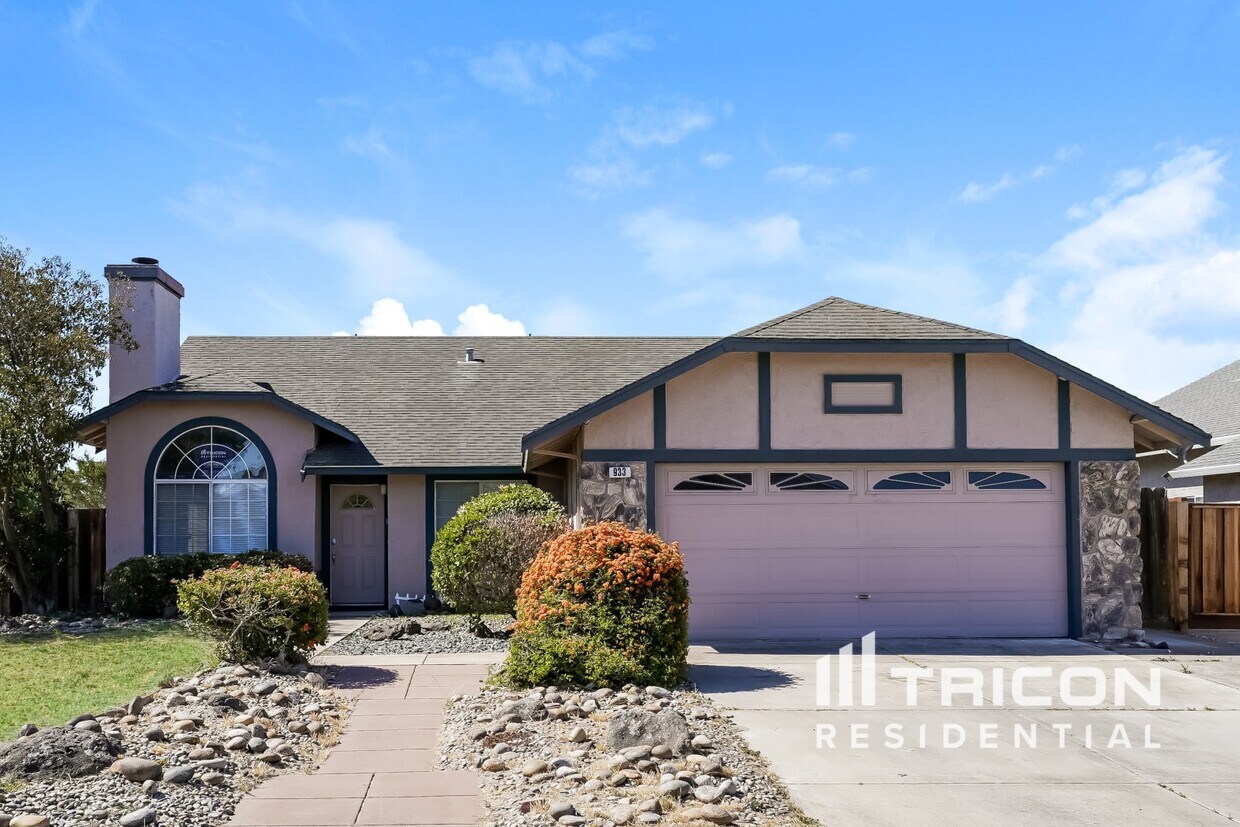 Primary Photo - 933 Stonegate Cir