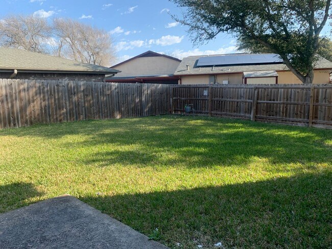 Building Photo - 1502 Skyline Dr