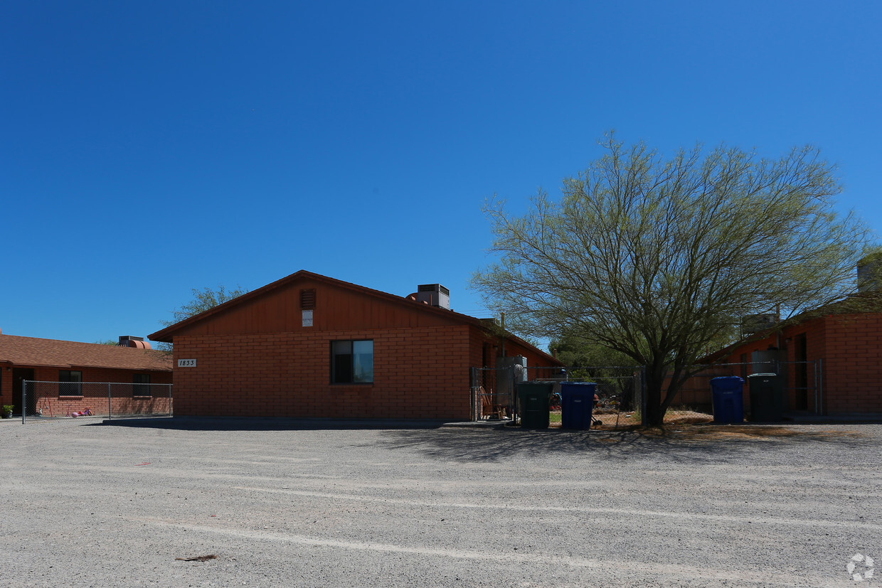 Foto del edificio - Campbell Duplexes