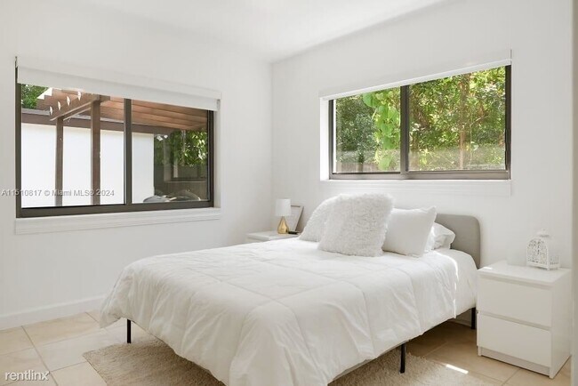 Building Photo - 2 br, 2 bath House - 36 NW 52nd St # 2