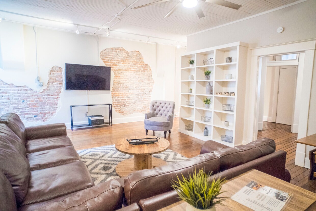 Foto principal - 2553 Broad Ave