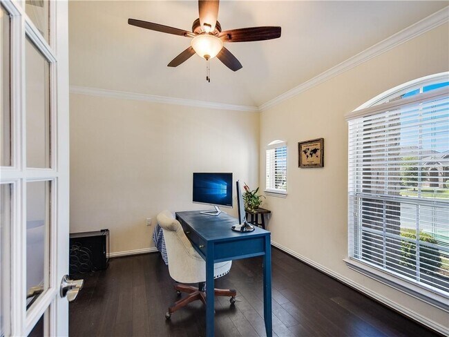 Building Photo - 701 Cardenas Ln