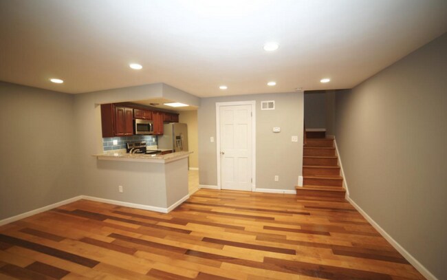 Building Photo - Lovely 2Bd/1.5Bth TH in Gaithersburg Montg...