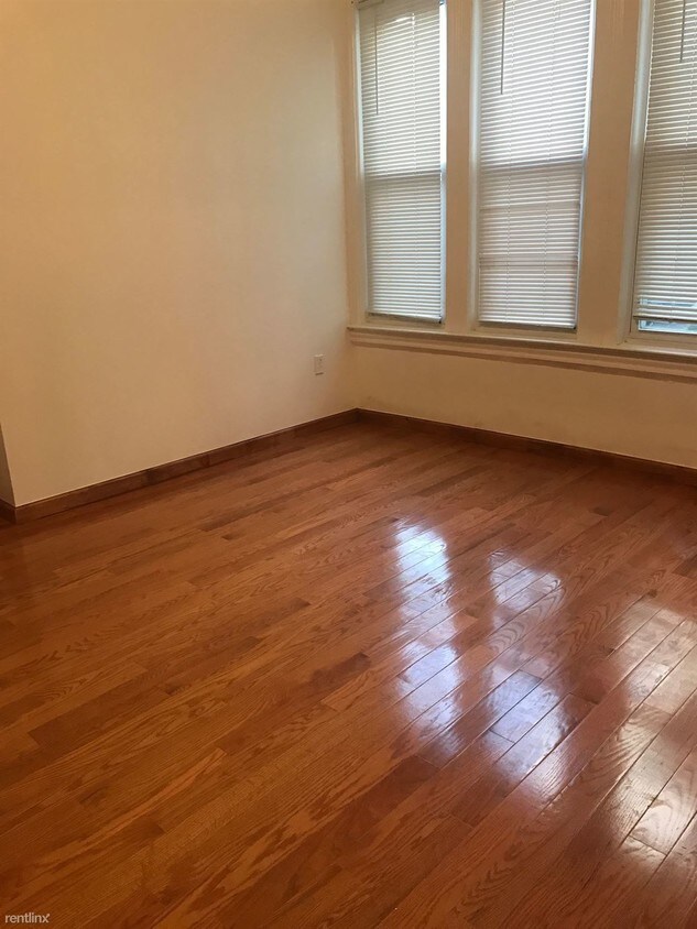 Foto del edificio - 8841 81st Ave