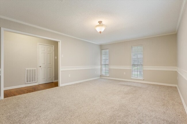 Building Photo - 5600 Lake Highlands Dr