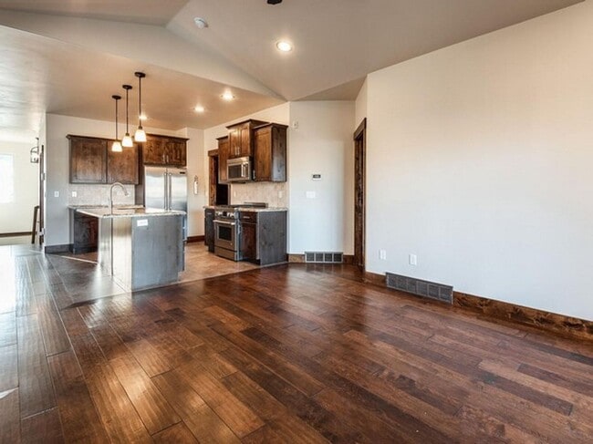 Building Photo - Desirable Black Rock Ridge with Mountain V...