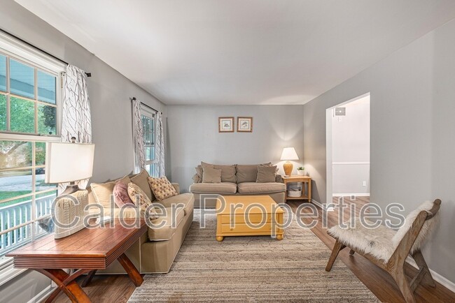 Building Photo - 1269 Banbury Ave NE