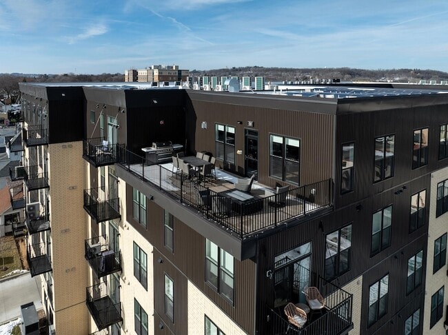 Building Photo - 28 7th St NE