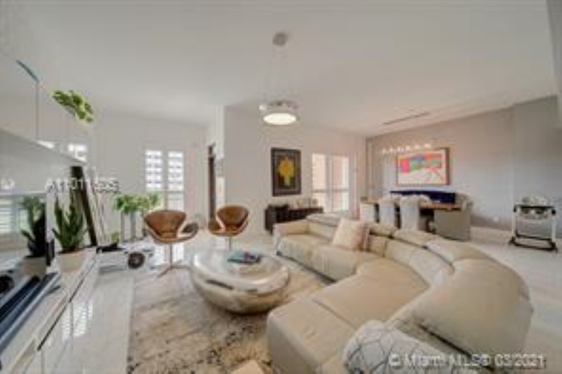 Primary Photo - 8395 SW 73rd Ave