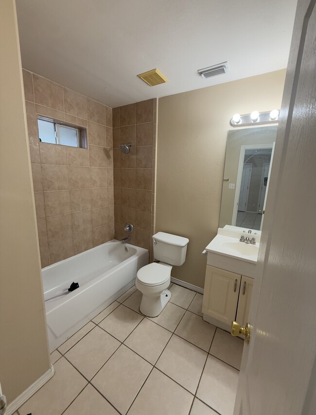 Building Photo - 3110 Carson St